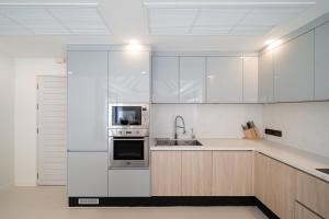 Anchan Villas Phuket - 4 BR Signature Pool Villa by Escape Villas