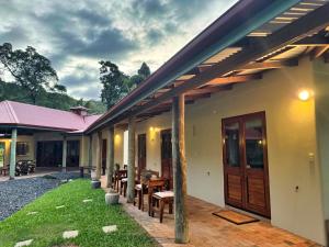 Ahana Hillside - Scenic Stay Near Cairns