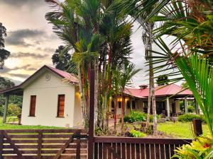 Ahana Hillside - Scenic Stay Near Cairns