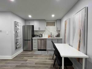 Elegant Oakville Town Residece