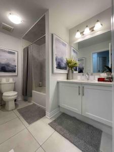 Elegant Oakville Town Residece