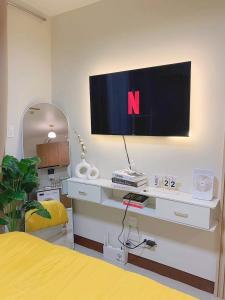 Cozy New Studio with Free Pool- near Airport & Beaches