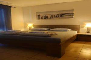 Villa Peragi - Triple Room with Balcony and Private External Bathroom