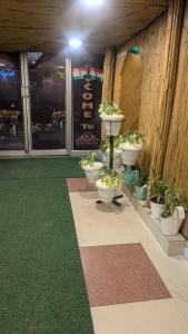 Rajwada Restaurant Lawn Benquits