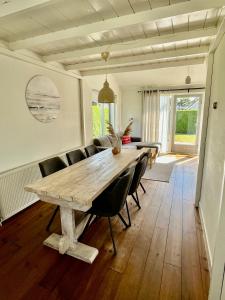 Knusse bungalow met omheinde tuin met veranda