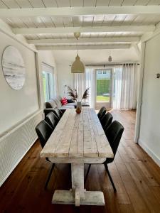 Knusse bungalow met omheinde tuin met veranda