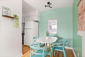 Dollys Nashville Oasis on Music Row