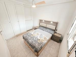 Apartamento con terraza, piscina y playa a 400m