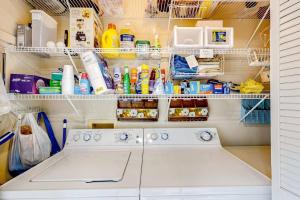 Lakefront Townhouse with Lake, Pool & Tennis