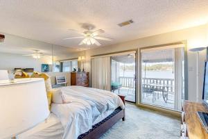 Lakefront Townhouse with Lake, Pool & Tennis