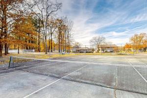 Lakefront Townhouse with Lake, Pool & Tennis