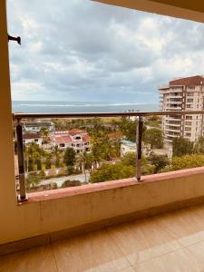 Seaview on Third avenue beach apt-nyali