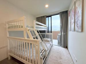 Laguna SkyPark, корпус А и Б, вид на горы и озера три 25 метровых бассейна на крыше, 500 Мбит интернет, все апартаменты верхние 6 и 7 этажи