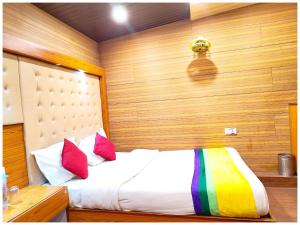 Hotel FTZ Near Mall Road & Lake View Hotel - Attached Balcony - Free Parking & Wi-fi Restaurant Facilities - Best Lake View Hotel