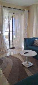 Seaview on Third avenue beach apt-nyali