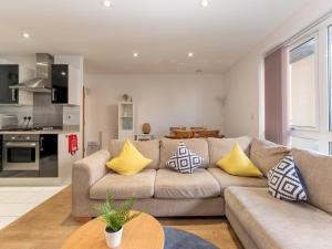 2 Bed 2 Bath Cosy & Modern Greenwich Retreat Pass The Keys