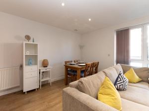 2 Bed 2 Bath Cosy & Modern Greenwich Retreat Pass The Keys