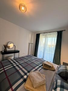 Modern 2 Bedroom - 2 Baths - Private Garage Free in Center