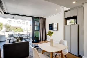 7 on Bantry unit 205 Sea point Modern Seaside Apartment