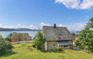 6 Bedroom Lovely Home In Holmedal