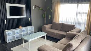 Great 2 bedroom home 100m from the beach