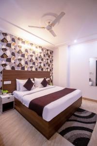 HOTEL SR LUXURY Palace Hotel 5 min from Delhi IGI Airport