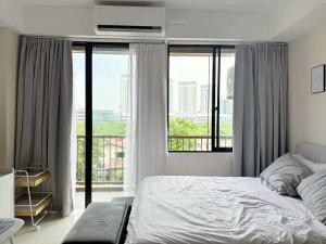Condo with Balcony near Mactan Newtown