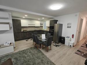 Modern Apartment with Large Outdoor Area - Sleeps 7, Close to Malta International Airport