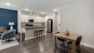 Landing Spectacular 1BD Clubhouse Gym