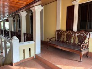 Twin House Guesthouse - Lao Experience