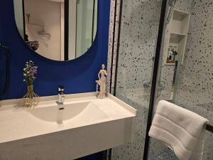 ARNI HER Ladies Hotel - Female Only