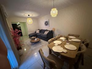 Cozy 2-Bedroom Apartment with Garden & AC, Madinaty