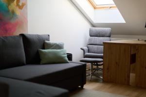 Reja Comfy Elegance Apartment by BookingHost