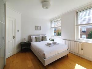 Flat D - Montagu St Residence