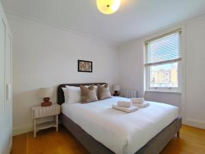 Flat D - Montagu St Residence