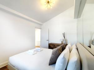 Flat E - Montagu Residence