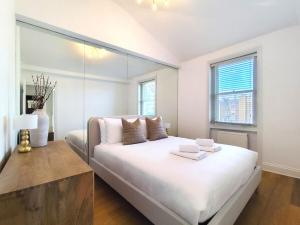 Flat E - Montagu Residence