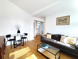 Flat E - Montagu Residence