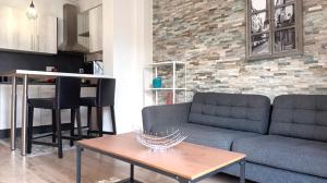 COLOMBUS Grand studio, Coin nuit, Terrasse, Wifi, TV