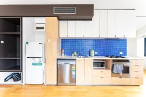 Heart of Mel CBD Top Level View QV Mel Central 1BR