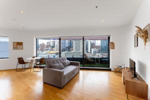 Heart of Mel CBD Top Level View QV Mel Central 1BR