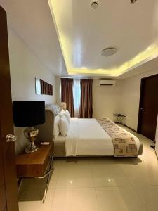 La Grande 608, classy 1BR balcony, WiFi, Netflix