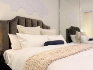 MC1116 -Chic 1BR Apt by the Harbour Docklands Free Parking Free Tram Walking to Marvel & DFO
