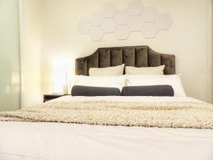 MC1116 -Chic 1BR Apt by the Harbour Docklands Free Parking Free Tram Walking to Marvel & DFO