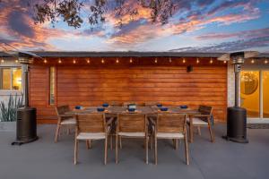 Family-Friendly Mid-Century Gem, 5 Min to Old Town