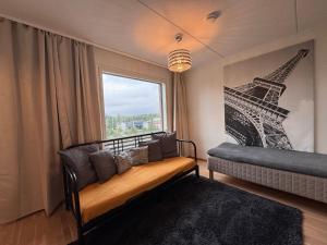 Big 3-Bedroom with Sauna, balcony, FREE parking