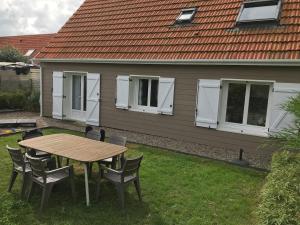 Maison spacieuse avec jardin et feu de bois et parking gratuit pour 3 voiture