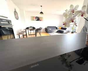 Gehobenes Wohnen mit Balkon, Parkplatz und keine 10 Minuten in die City