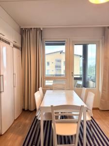 Big 3-Bedroom with Sauna, balcony, FREE parking