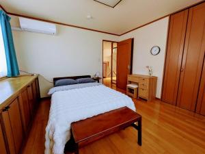 Oversized space for families free parking 2cars